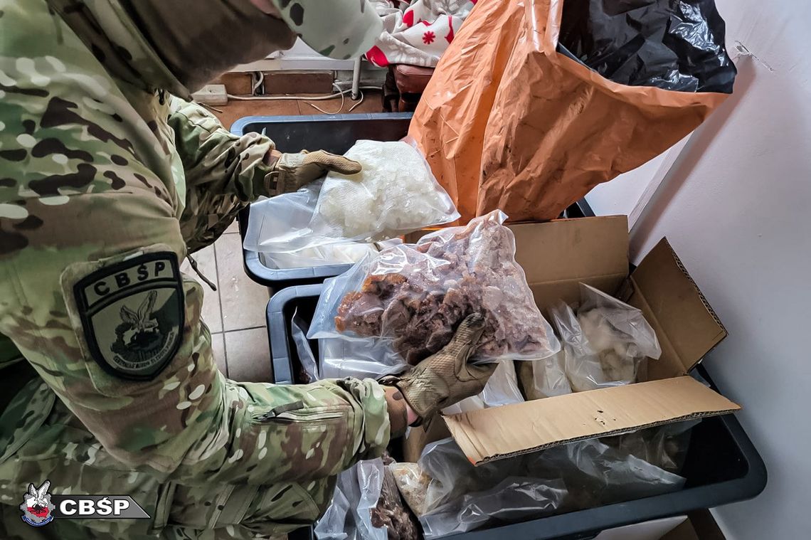 W cztery miesiące wyprodukowali 600 kg mefedronu. Nalot CBŚP na laboratorium narkotykowe [ZDJĘCIA]