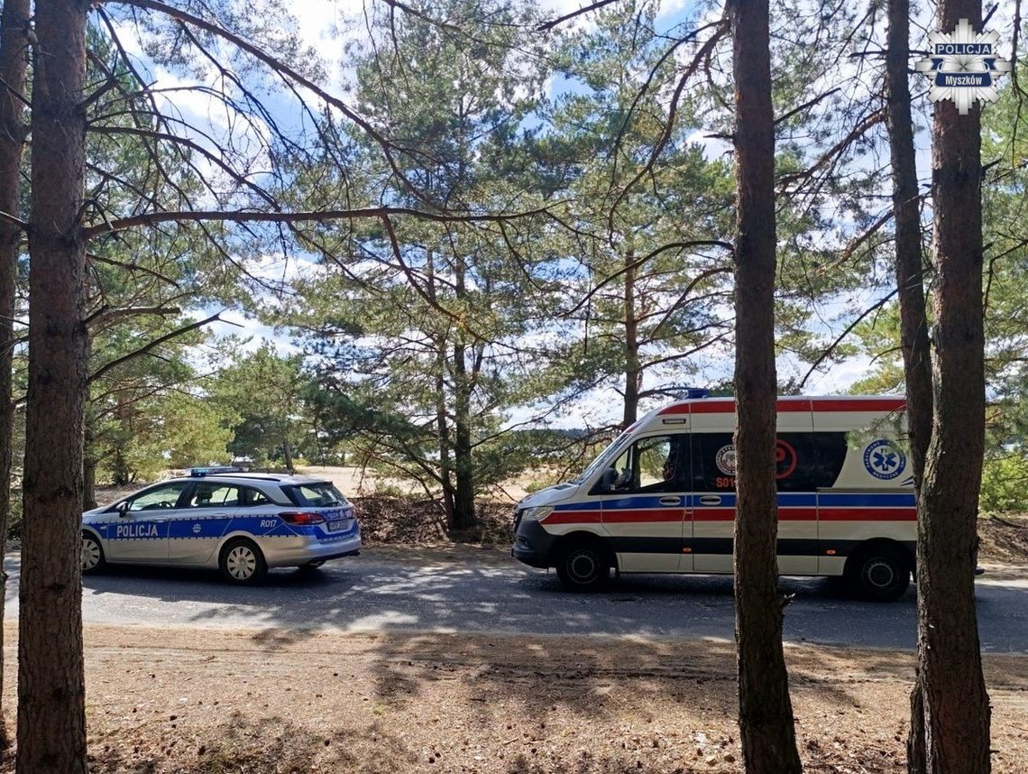 W jeziorze unosiły się zwłoki mężczyzny. Policja ustala, jak zginął