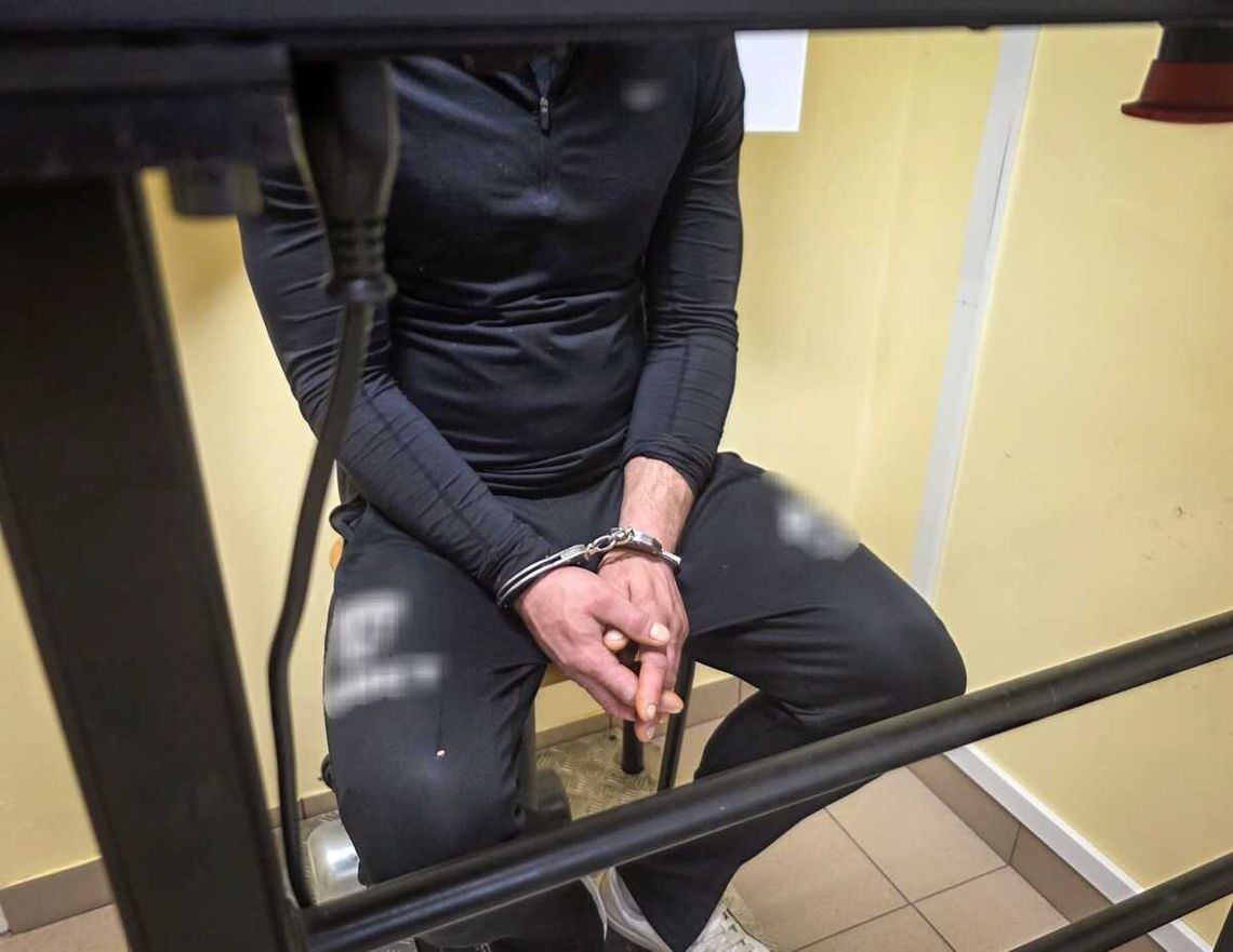 W kominiarce i z pistoletem w ręku rabował sklepy nocne. Sprawca zuchwałych napadów zatrzymany