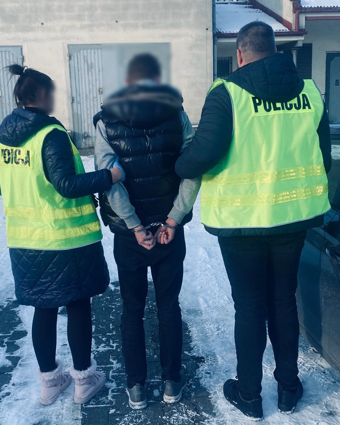 W krótkim czasie podpalił siedem samochodów, a jedno auto ukradł. Policjanci zatrzymali 28-latka