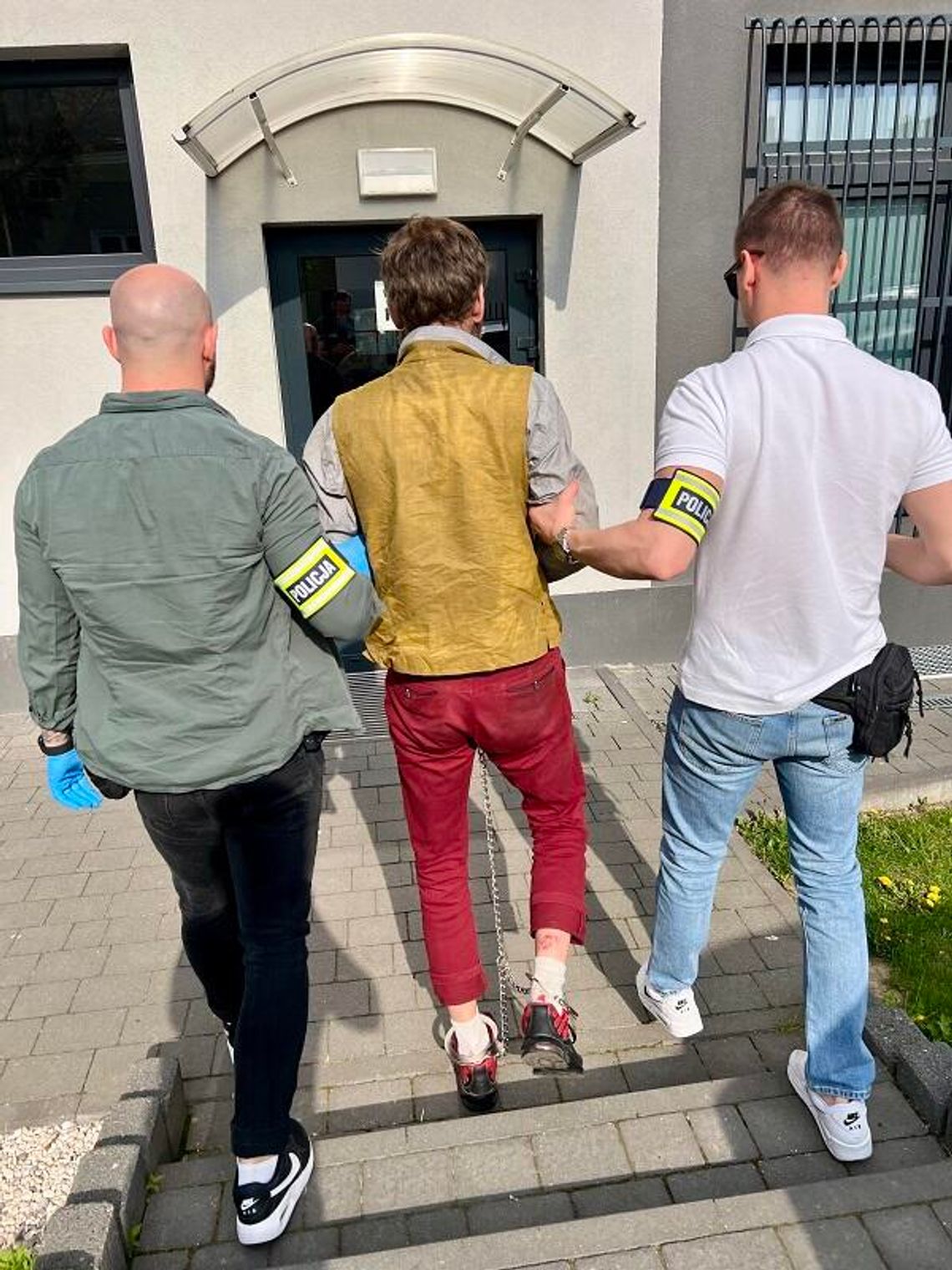 W lany poniedziałek napadł z nożem na kobietę, rozciął jej głowę, a potem zabrał telefon