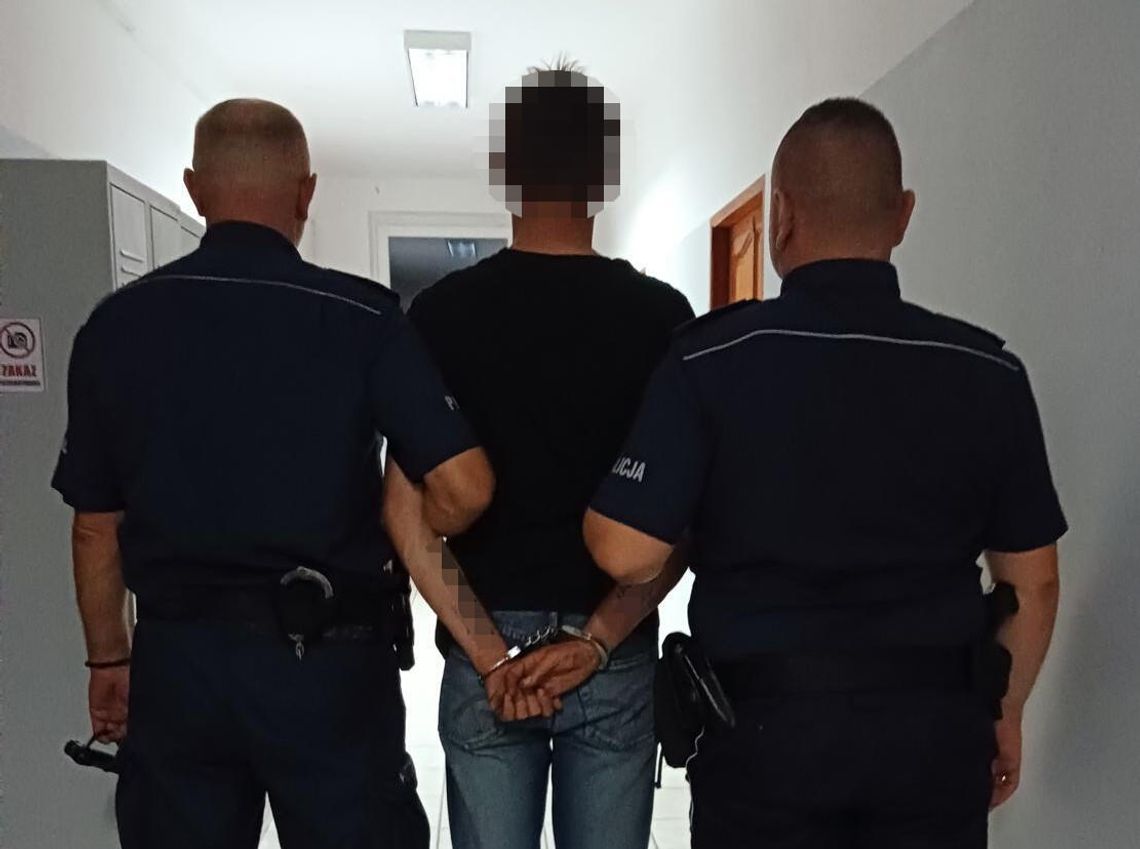 W mieszkaniu ukrywał blisko dwa kilogramy marihuany. 36-latek zatrzymany po akcji policji W mieszkaniu ukrywał blisko dwa kilogramy marihuany. 36-latek zatrzymany po akcji policji