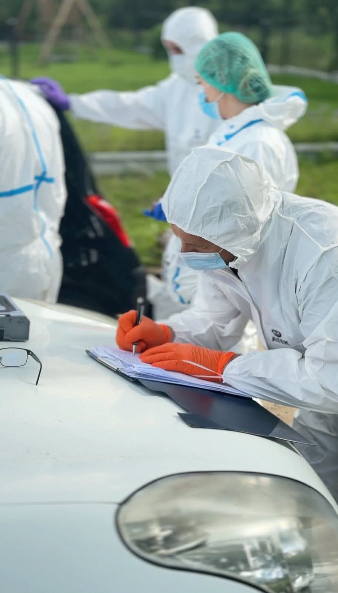 W samochodzie znaleziono zwłoki młodej kobiety. Podejrzewany o morderstwo zatrzymany po obławie