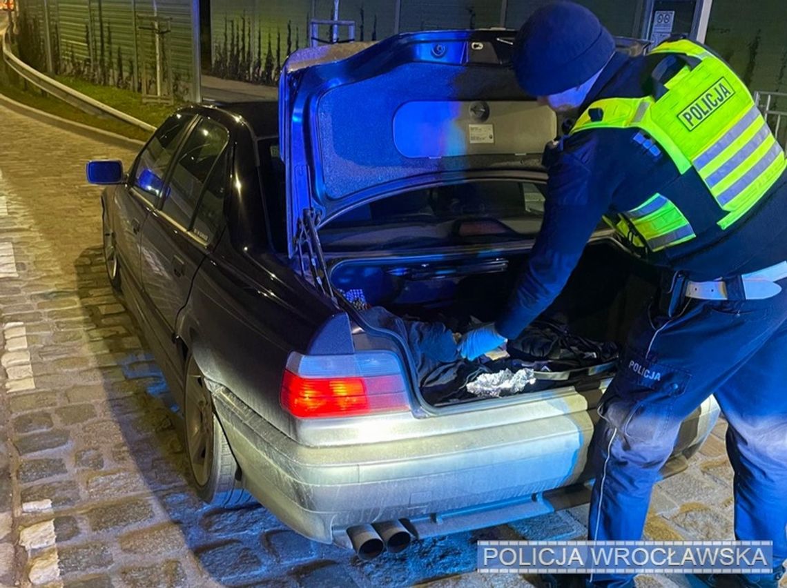 W stuningowanym bmw wiózł dwie koleżanki i amfetaminę. Wszyscy byli zdziwieni obecnością narkotyków