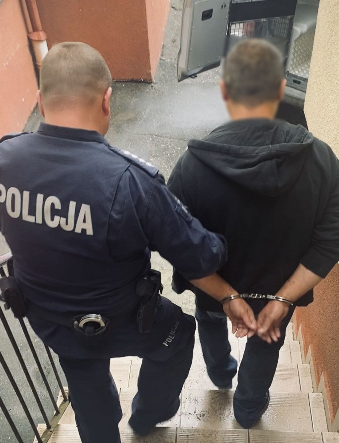 W trakcie popijawy skopał kolegę na śmierć i zabrał jego pieniądze. Ciało leżało na przystanku W trakcie popijawy skopał kolegę na śmierć i zabrał jego pieniądze. Ciało leżało na przystanku