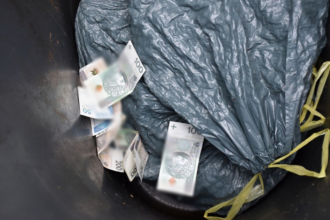 W trakcie ucieczki wrzuciła pieniądze do śmietnika. Chwilę wcześniej ukradła je z mieszkania seniorki Policja Brzeg