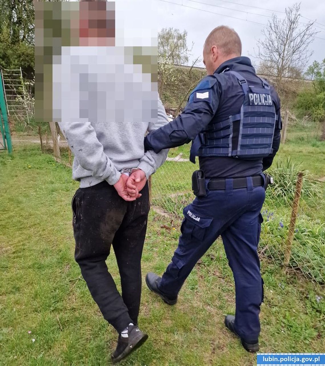 Wdarł się przez okno do byłej partnerki. Na widok innego mężczyzny wpadł w szał i dźgał go nożem