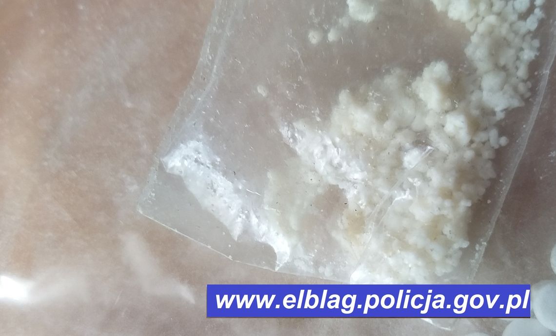 Wędkarz twierdził, że biały proszek to barwnik na robaki. Narkotester pokazał prawdę Wędkarz twierdził, że biały proszek to barwnik na robaki. Narkotester pokazał prawdę