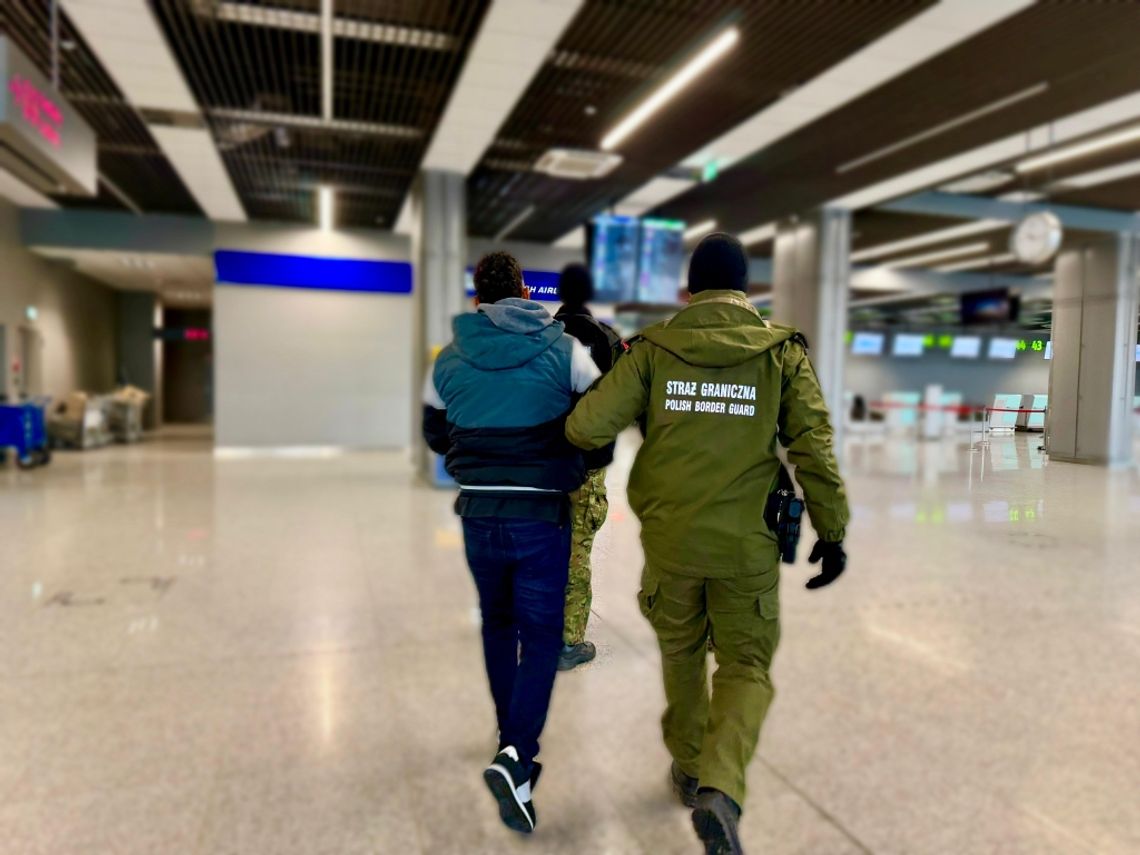 Wenezuelczyk twierdził, że przyleciał zwiedzać Sosnowiec, Kolumbijczyk chciał zobaczyć śnieg. Straż Graniczna nie dała się nabrać