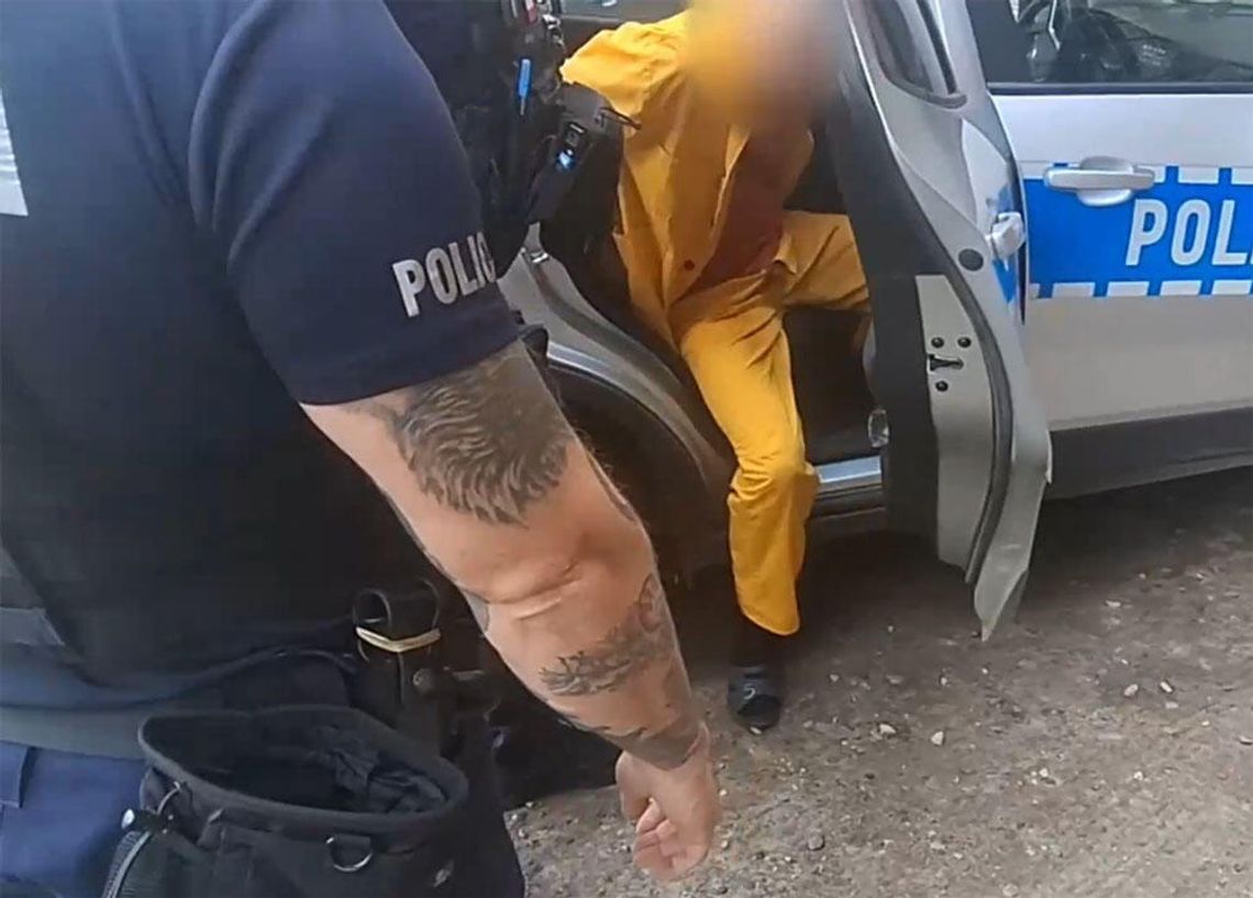 Weszli do mieszkania kolegi, gdy spał. Pobili go, a potem okradli