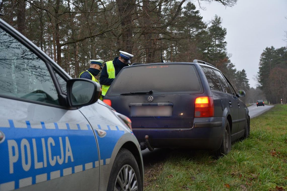 Wiejski tuning przykuł uwagę policjantów. Kierowca naćpany, w passacie sporo nieprawidłowości