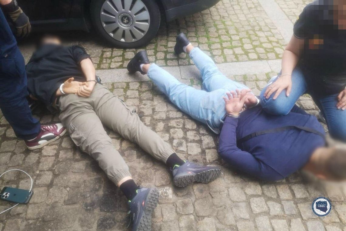 Wielkie uderzenie w cyberprzestępców. 60 osób z zarzutami za oszustwa „na pracownika banku