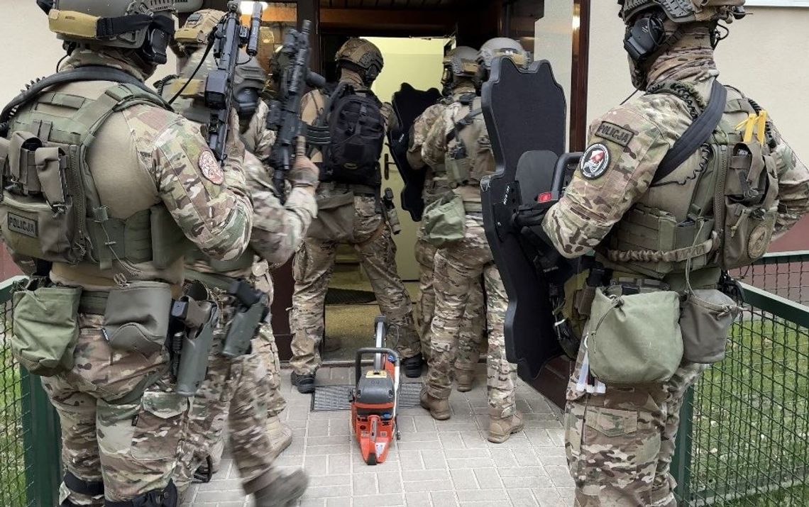 Wielkie uderzenie w łódzki półświat. Napadali na salony gier z bronią w ręku!