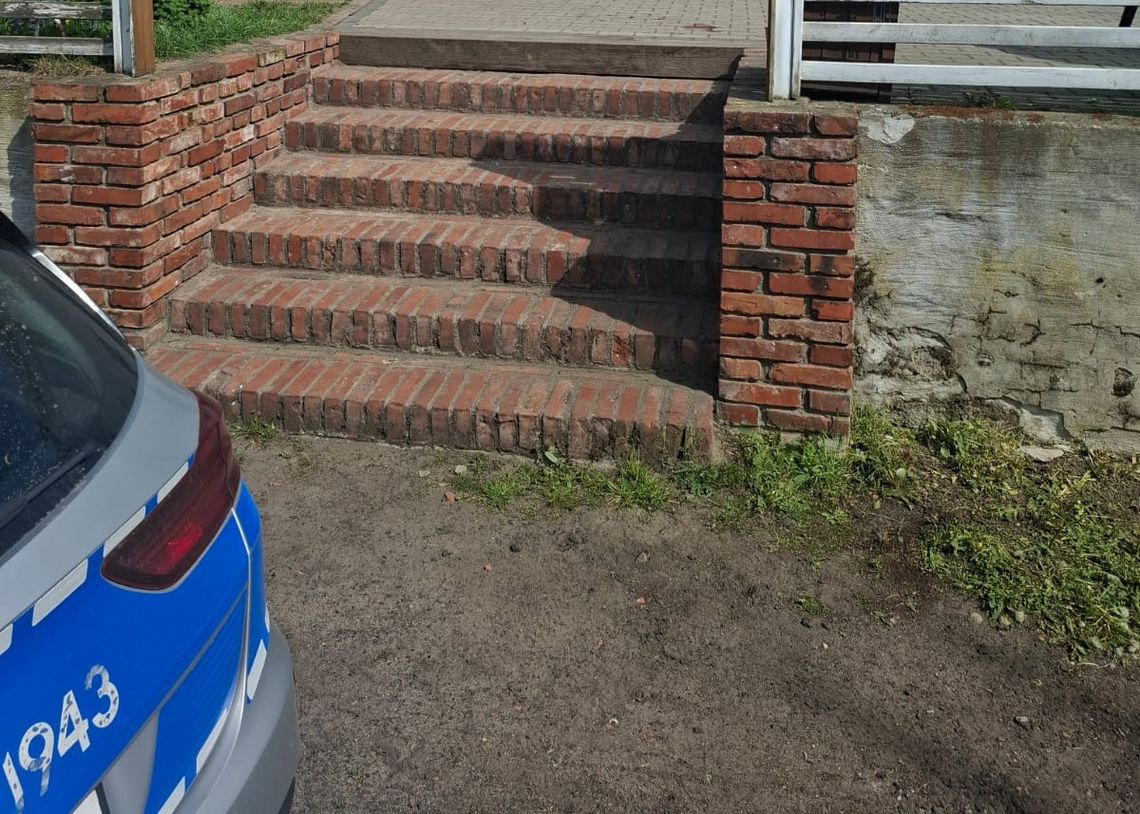 Więzień na przepustce wyskoczył z drugiego piętra na beton. Dramatyczna akcja ratunkowa
