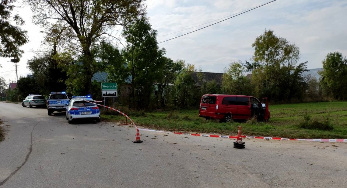 Wiózł nielegalnych imigrantów, potrącił policjanta. Funkcjonariusze użyli broni