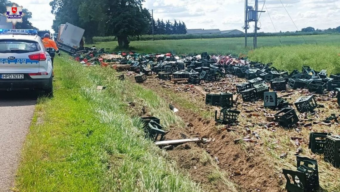 Wjechał ciężarówką do rowu i rozbił 200 transporterów piwa: "Jak do tego doszło, nie wiem"