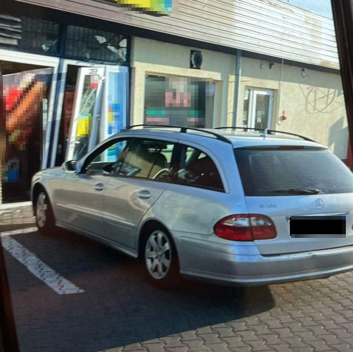 Wjechał mercedesem w sklep. Pijany przyszedł na komendę i twierdził, że pił dopiero po zdarzeniu