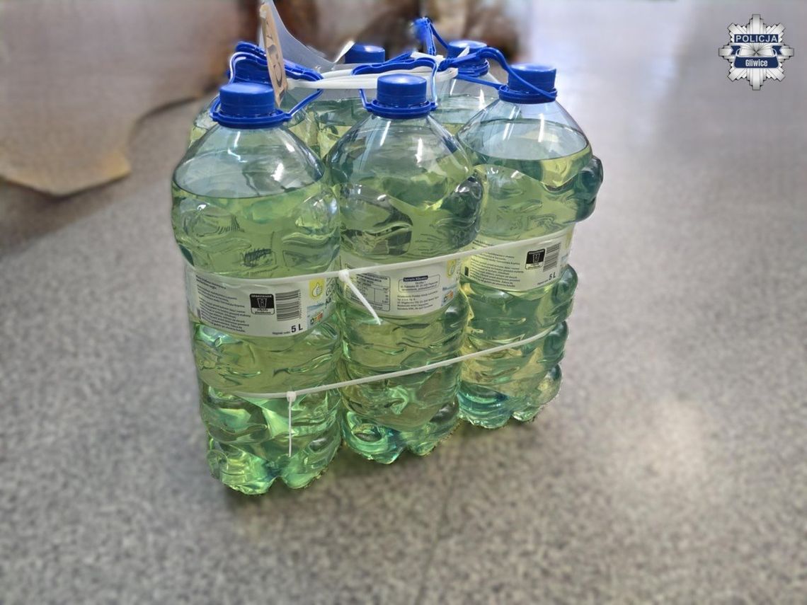 Włamał się do sklepu wielkopowierzchniowego i próbował go spalić. Miał pojemniki z benzyną