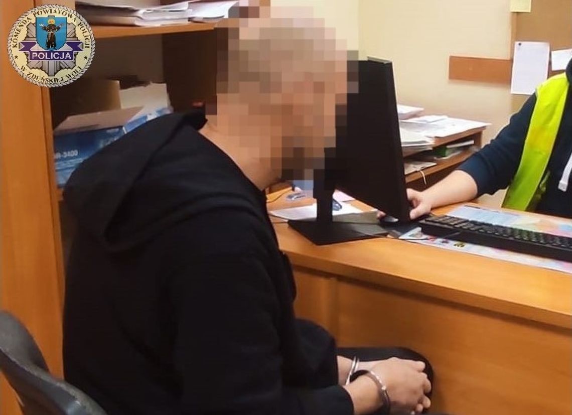 Włamał się do znalezionego telefonu. Płacił nim w sklepie i zaciągnął kredyt na 82 tysiące złotych Włamał się do znalezionego telefonu. Płacił nim w sklepie i zaciągnął kredyt na 82 tysiące złotych