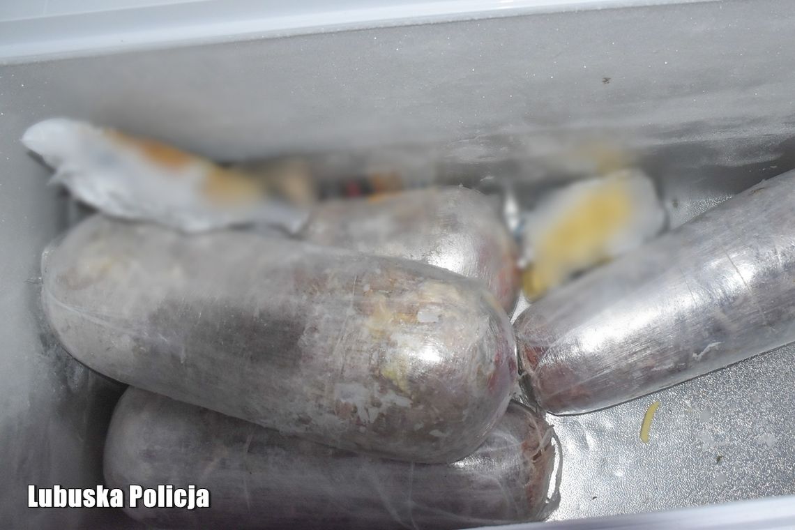 Włamali się do kebabu i ukradli "kule mocy". Nie mieli pojęcia, że mięso jest surowe Włamali się do kebabu i ukradli "kule mocy". Nie mieli pojęcia, że mięso jest surowe