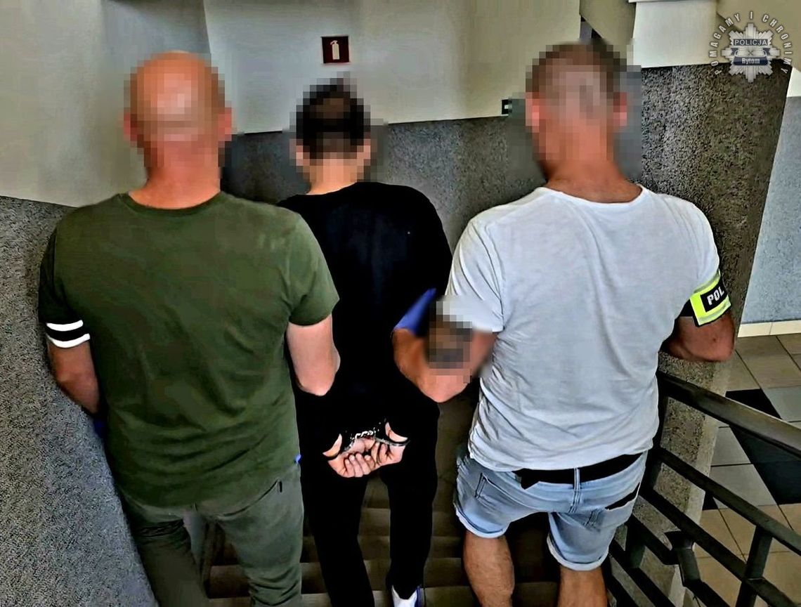 Włożył policjantowi 3 tysiące do notatnika. Mężczyzna próbował się ratować po wpadce z narkotykami