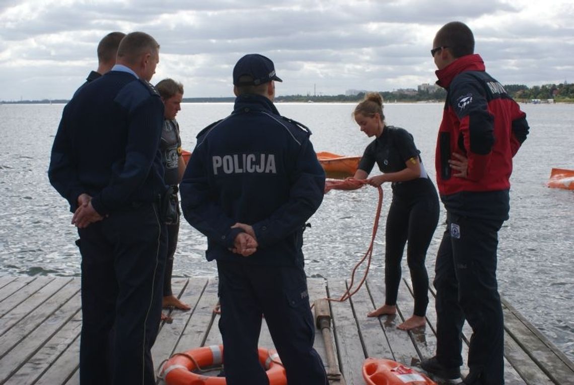 Wózek z małym dzieckiem stoczył się z molo. 3,5 miesięczna dziewczynka wpadła do morza