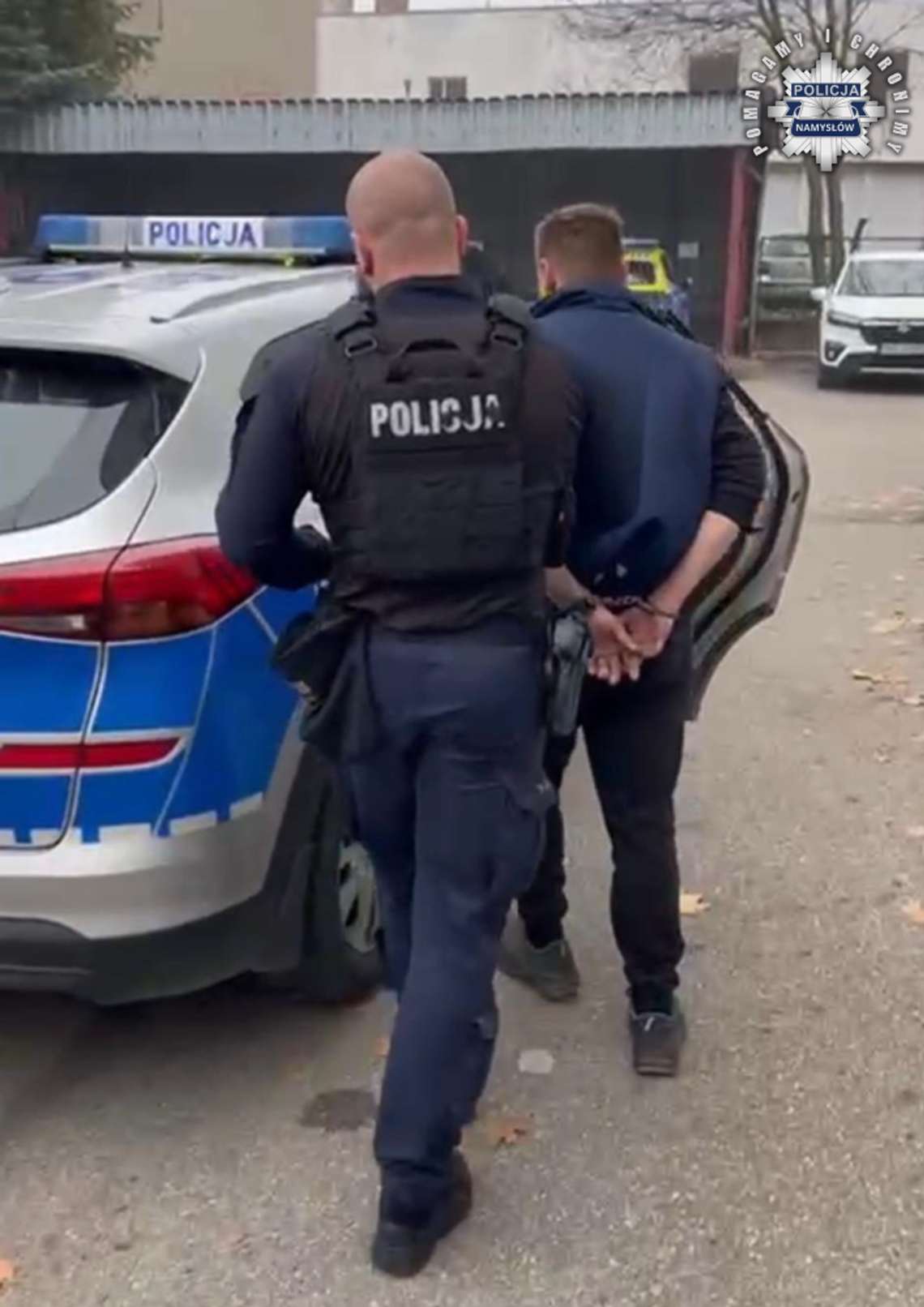 Wpadka podczas porannej kontroli drogowej. Policjanci znaleźli w aucie woreczek z suszem, a to dopiero początek Wpadka podczas porannej kontroli drogowej. Policjanci znaleźli w aucie woreczek z suszem, a to dopiero początek