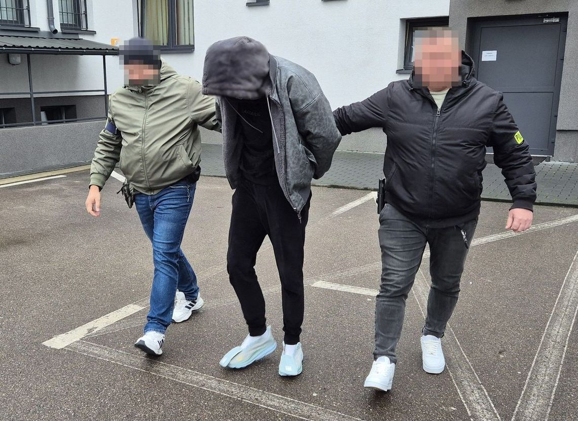 Wpadł przez spaloną żarówkę w aucie. 20-latek był bardzo nerwowy, policjanci znaleźli narkotyki Wpadł przez spaloną żarówkę w aucie. 20-latek był bardzo nerwowy, policjanci znaleźli narkotyki