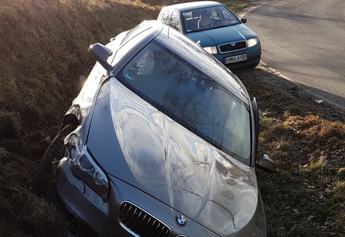 Wpadł w poślizg i wjechał BMW do rowu. Uciekł i już nie wrócił po auto