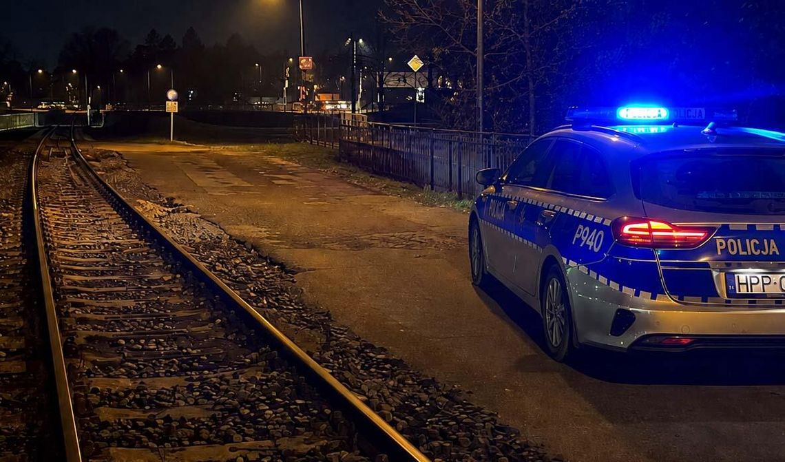 Wracał z pracy, zobaczył mężczyznę leżącego na torach. Od razu zaczął go ściągać, liczyła się każda chwila