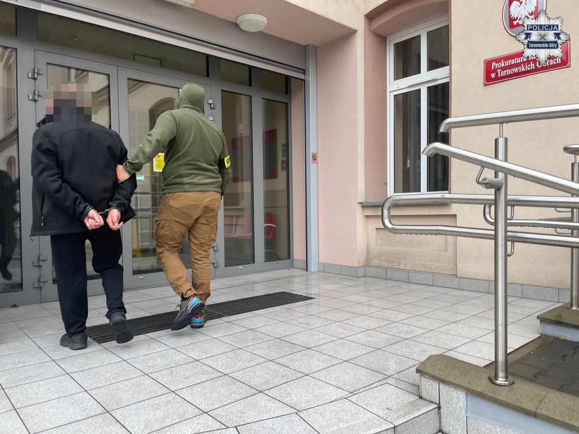 Wściekł się podczas gry w karty. Pobił konkubinę, oblał ją benzyną i groził podpaleniem Wściekł się podczas gry w karty. Pobił konkubinę, oblał ją benzyną i groził podpaleniem