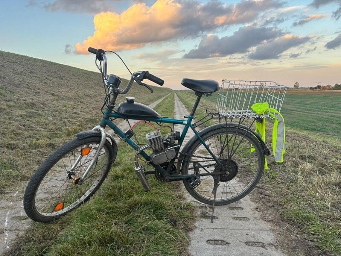 Wstawił do roweru silnik spalinowy i zbiornik na paliwo. Jeździł nim aż się przewrócił. Mężczyzna był pijany Wstawił do roweru silnik spalinowy i zbiornik na paliwo. Jeździł nim aż się przewrócił. Mężczyzna był pijany