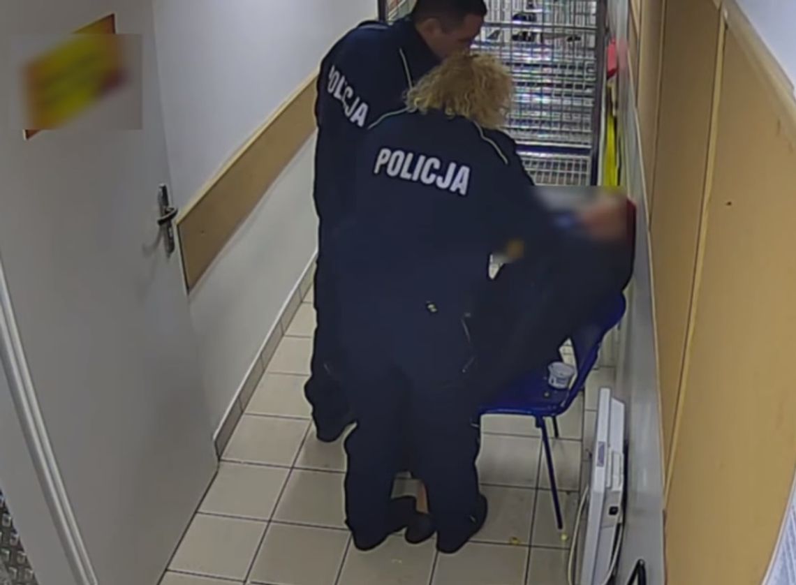 Wstrząsające nagranie. Policjanci pobili 82-letnią kobietę. WIDEO