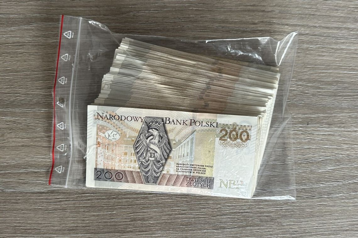 Wszedł przez piwnicę, wyszedł przez okno. Włamywacz ukradł 18 tysięcy złotych z sypialni