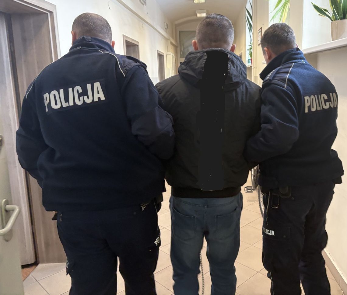 Wtargnął do domu byłej partnerki i groził nożem jej oraz dziecku. Wcześniej okaleczył sam siebie