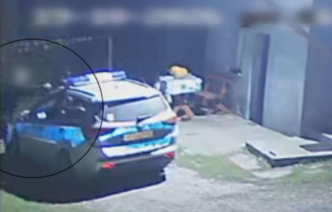 Wtargnął z siekierą do domu byłej partnerki. Na schodach zamachnął się na policjanta Wtargnął z siekierą do domu byłej partnerki. Na schodach zamachnął się na policjanta