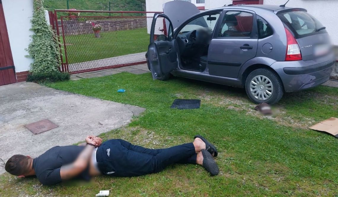 Wtargnęli do domu 75-latka i skatowali go na śmierć. Sprawcy ukrywali się przez kilka dni, policja zatrzymała ich po pościgu