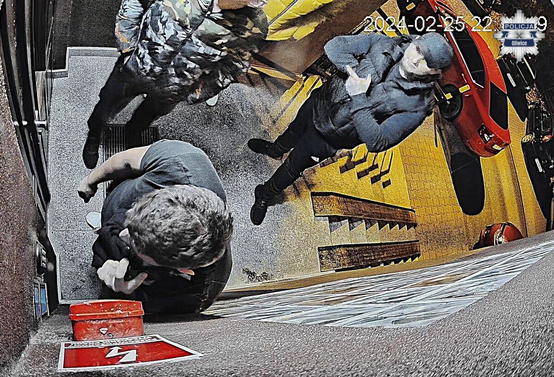 Wtargnęli do mieszkania i brutalnie pobili mężczyznę. Jest wizerunek sprawców i apel policji