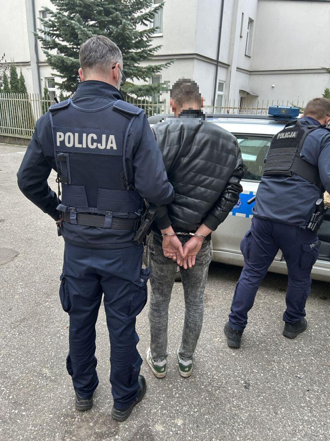 Wtargnęli do mieszkania, pobili lokatora i urządzili demolkę. Agresorzy zatrzymani Wtargnęli do mieszkania, pobili lokatora i urządzili demolkę. Agresorzy zatrzymani