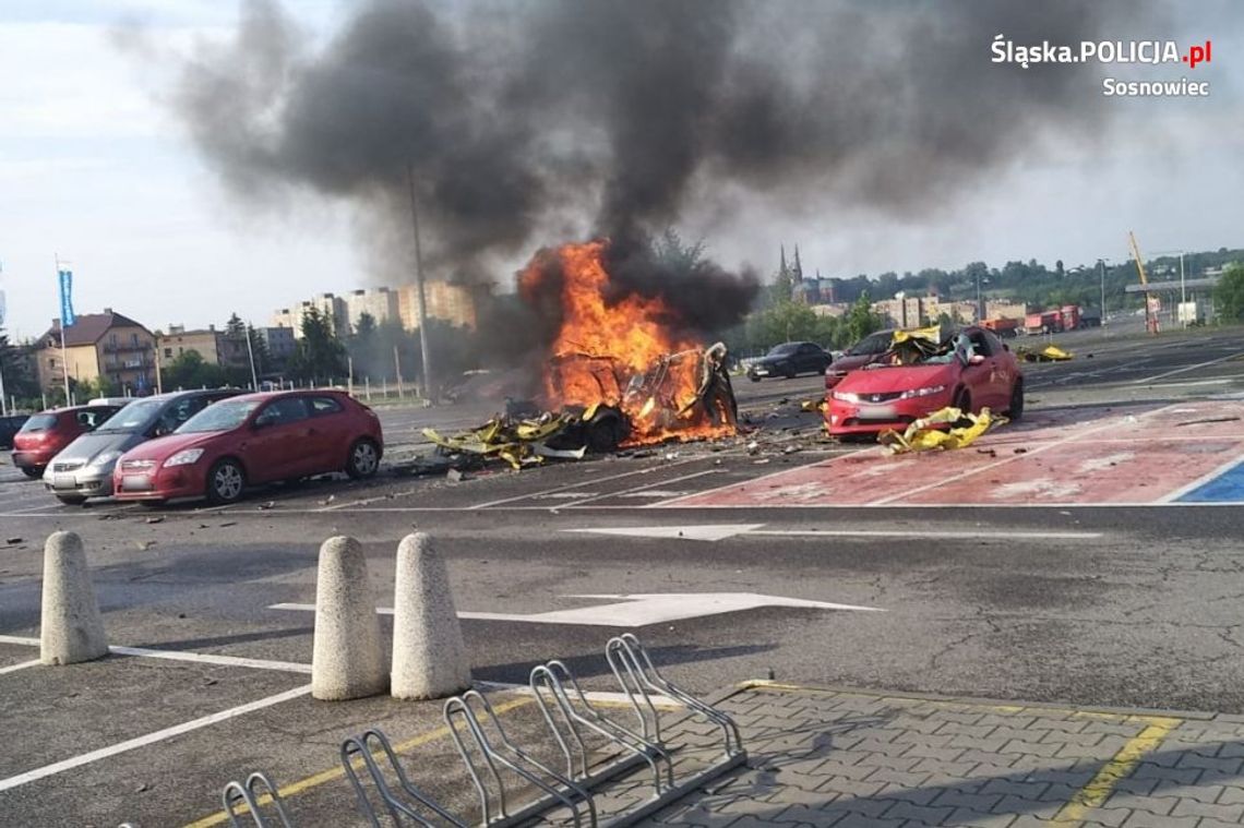 Wybuch na parkingu przed Castoramą. Jedna osoba ranna, wiele uszkodzonych aut [ZDJĘCIA]