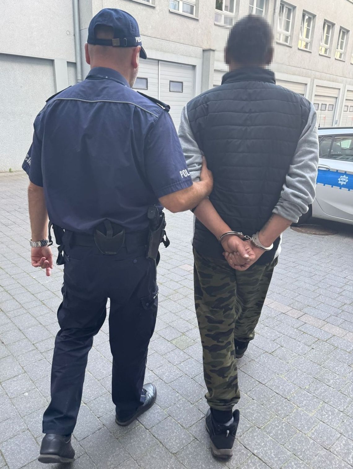 Wycelował pistolet w policjantów i powiedział, że strzeli. Potem tłumaczył, że chciał tylko "sprawdzić ich reakcję" Wycelował pistolet w policjantów i powiedział, że strzeli. Potem tłumaczył, że chciał tylko "sprawdzić ich reakcję"