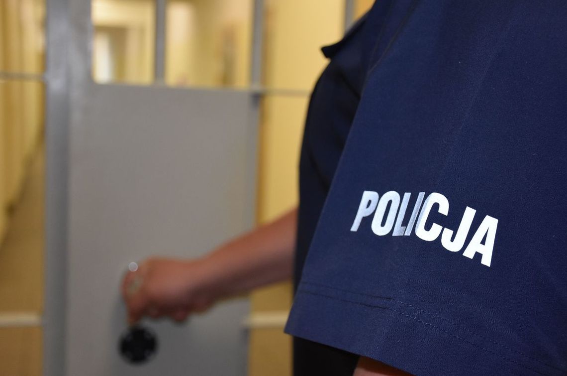 Wychowawczyni wezwała 18-latka "na dywanik". Podczas rozmowy powiedział, że wróci z nożem Wychowawczyni wezwała 18-latka "na dywanik". Podczas rozmowy powiedział, że wróci z nożem