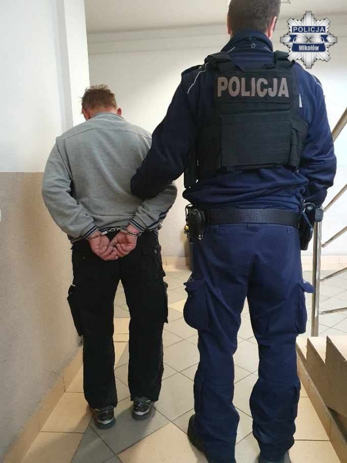 Wyciągnął pistolet i groził 60-latkowi przestrzeleniem kolan. Wszystko na oczach 11-letniego wnuczka Wyciągnął pistolet i groził 60-latkowi przestrzeleniem kolan. Wszystko na oczach 11-letniego wnuczka