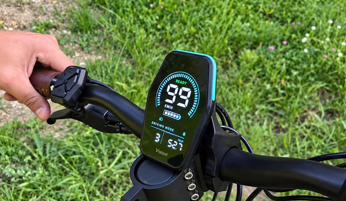 Wyglądał jak hulajnoga, rozpędzał się do 99 km/h. Kierowca trafił do szpitala Wyglądał jak hulajnoga, rozpędzał się do 99 km/h. Kierowca trafił do szpitala