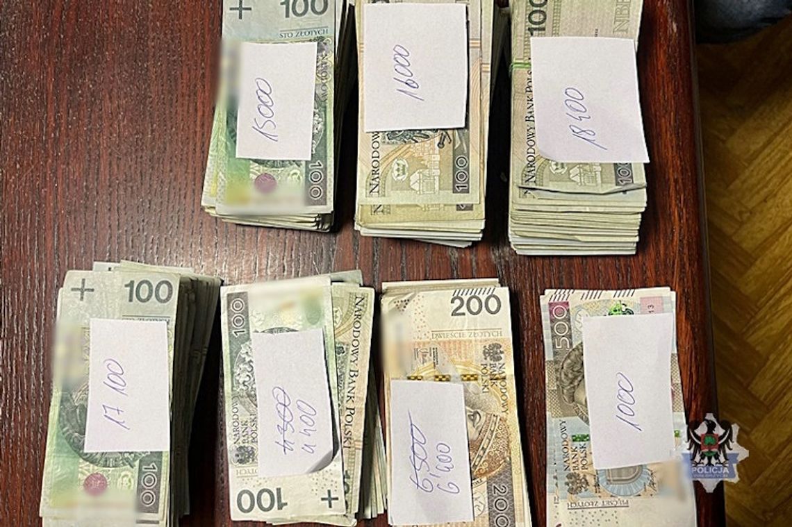 Wyłudzili od staruszki prawie 80 tysięcy złotych. Uciekali przez pola, złapali ich na przystanku