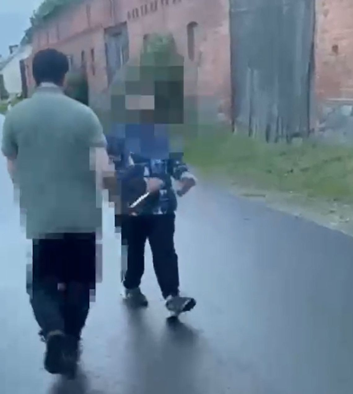 Wymachiwał nożami i zapowiadał morderstwo. Obcokrajowiec spędzi dwa miesiące w areszcie Wymachiwał nożami i zapowiadał morderstwo. Obcokrajowiec spędzi dwa miesiące w areszcie