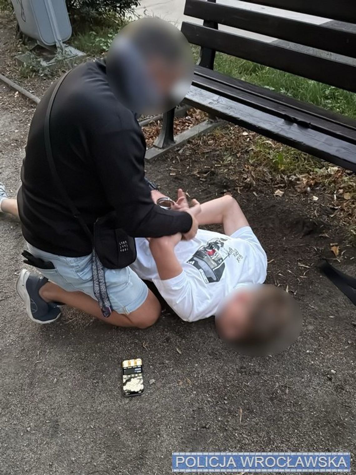 Zmyślił, że wygrał w kasynie i się tym chwalił. Porwali go i brutalnie zmuszali, żeby oddał pieniądze