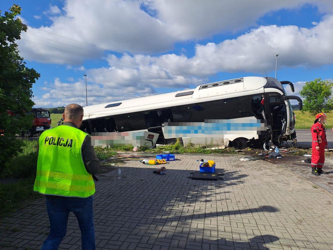 Wypadek autokaru na Lubelszczyźnie. Poszkodowanych jest 13 osób, w tym dzieci