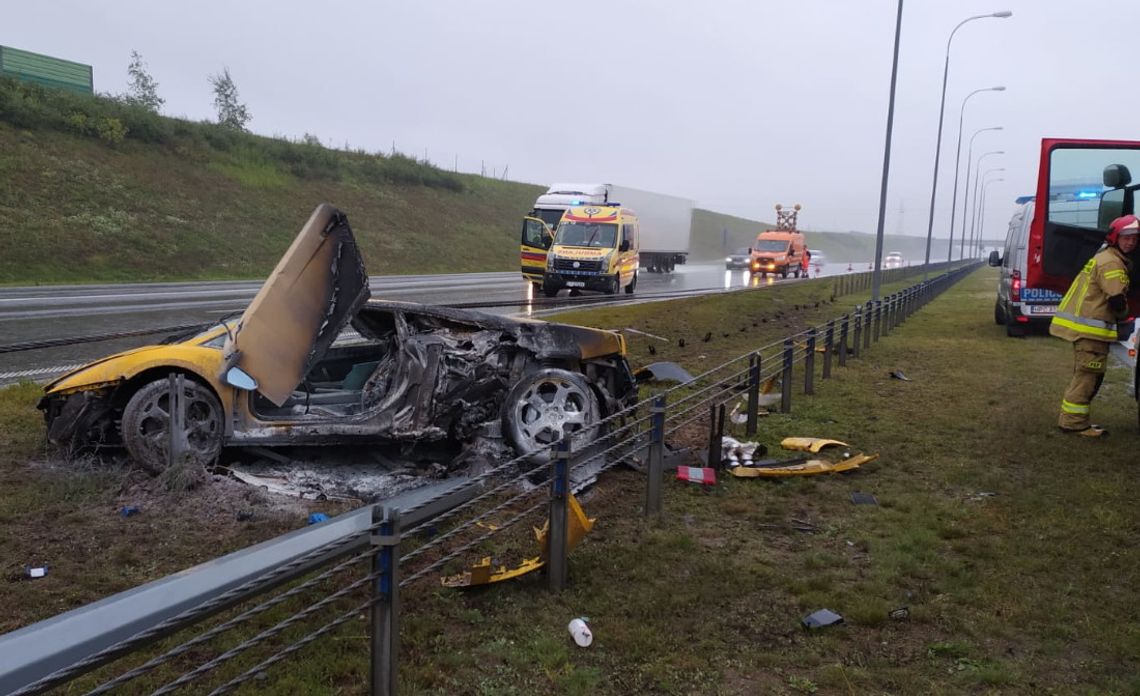 Wypadek lamborghini gallardo pod Toruniem. Auto stanęło w ogniu [ZDJĘCIA]