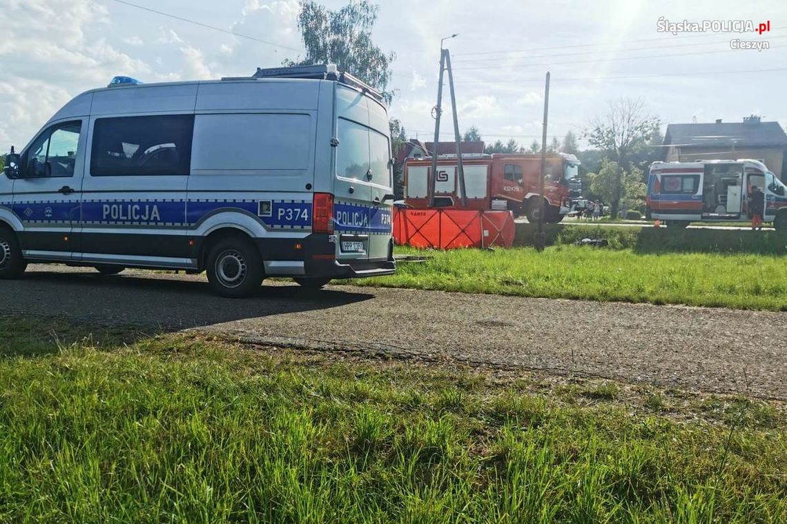 Wypadek śmiertelny motocyklisty. 54-latek z nieznanych przyczyn zjechał z drogi i uderzył w słup